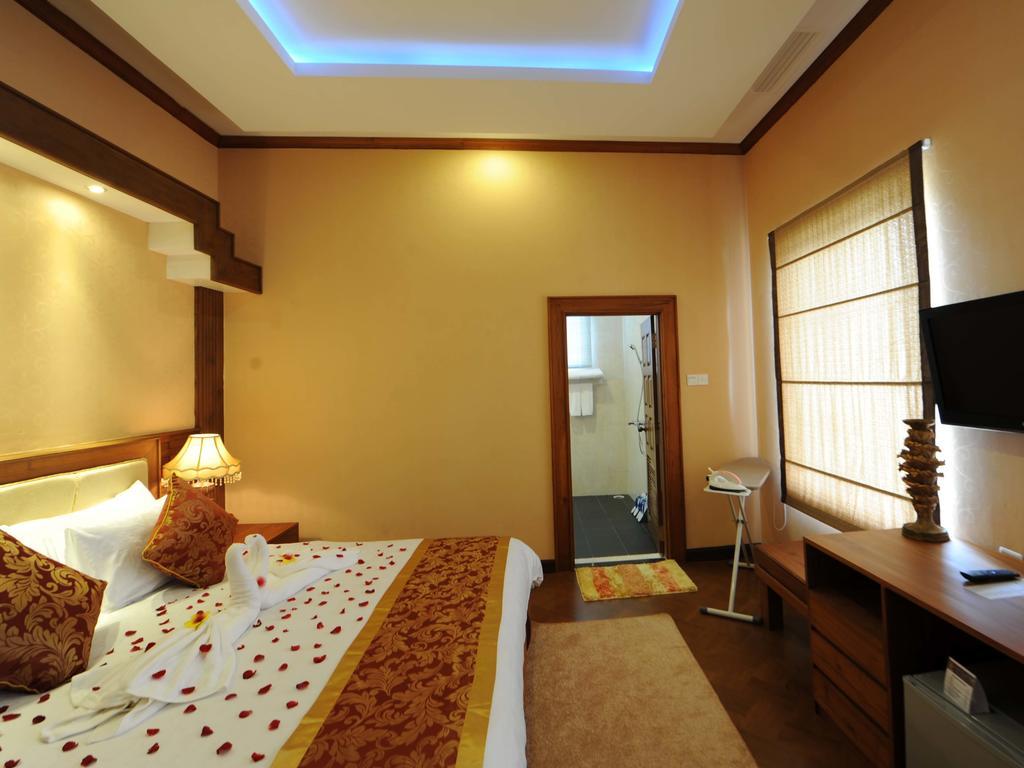 The Golden Lake Hotel Naypyidaw Esterno foto