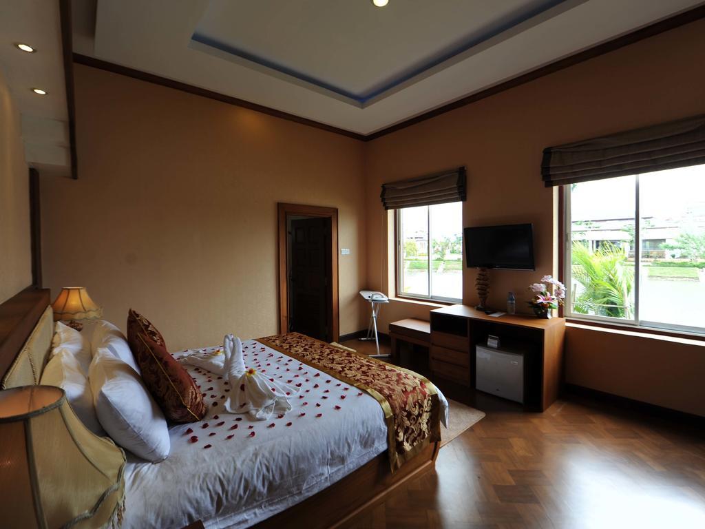 The Golden Lake Hotel Naypyidaw Esterno foto