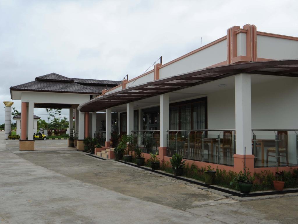 The Golden Lake Hotel Naypyidaw Esterno foto