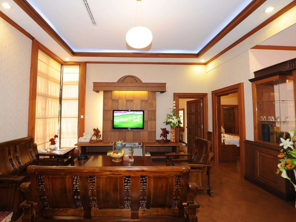 The Golden Lake Hotel Naypyidaw Esterno foto