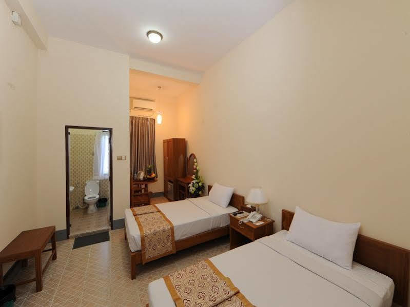 The Golden Lake Hotel Naypyidaw Esterno foto