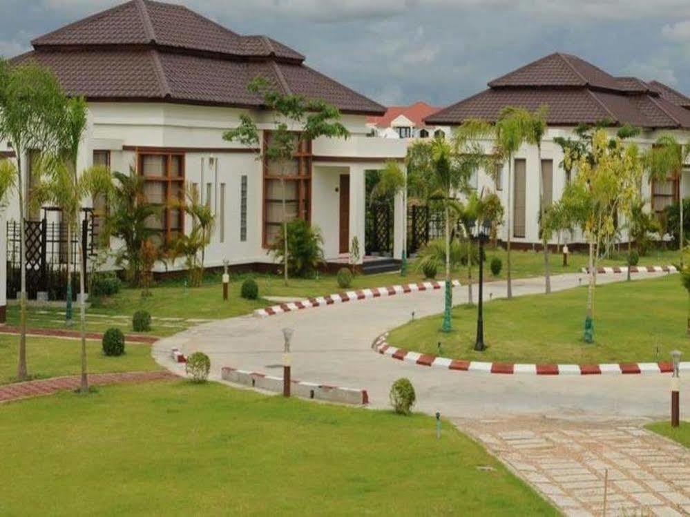 The Golden Lake Hotel Naypyidaw Esterno foto